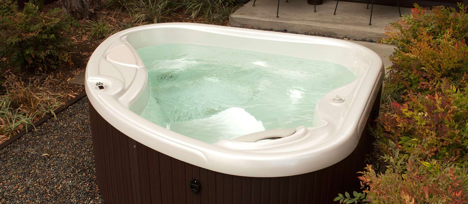Caring for the TX hot tub is easy with the optional EverFresh® water care system. EverFresh continuously cleans the hot tub with innovative ozone technology.