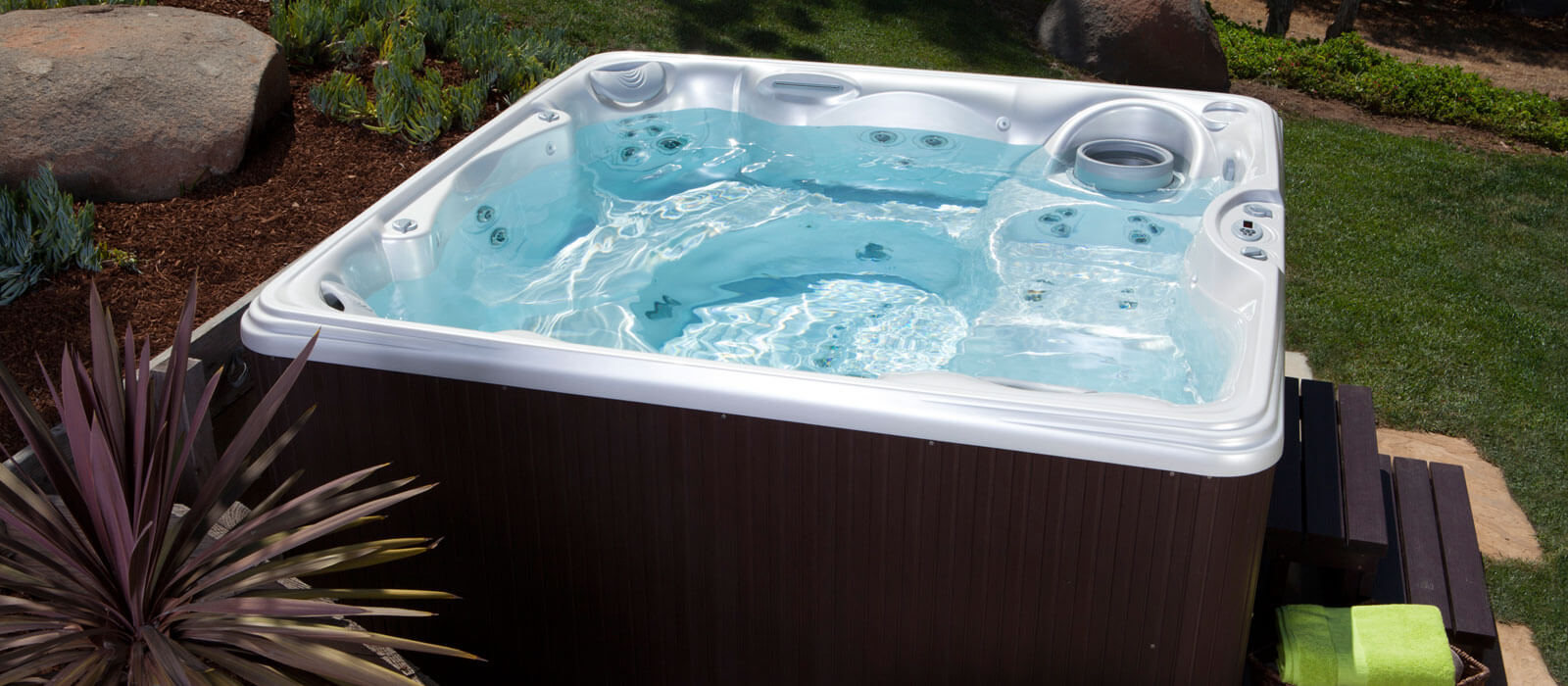 Enhance your hot tub experience with Tempo’s in-spa waterfall and multi-color LED lighting system. Add an optional wireless TV and sound system so you can enjoy your favorite shows and music while soaking in the spa.