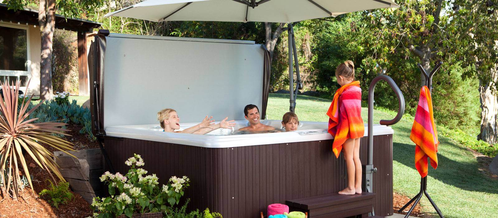 There’s room for the whole family in the Tempo hot tub, which features comfortable seating for 6.