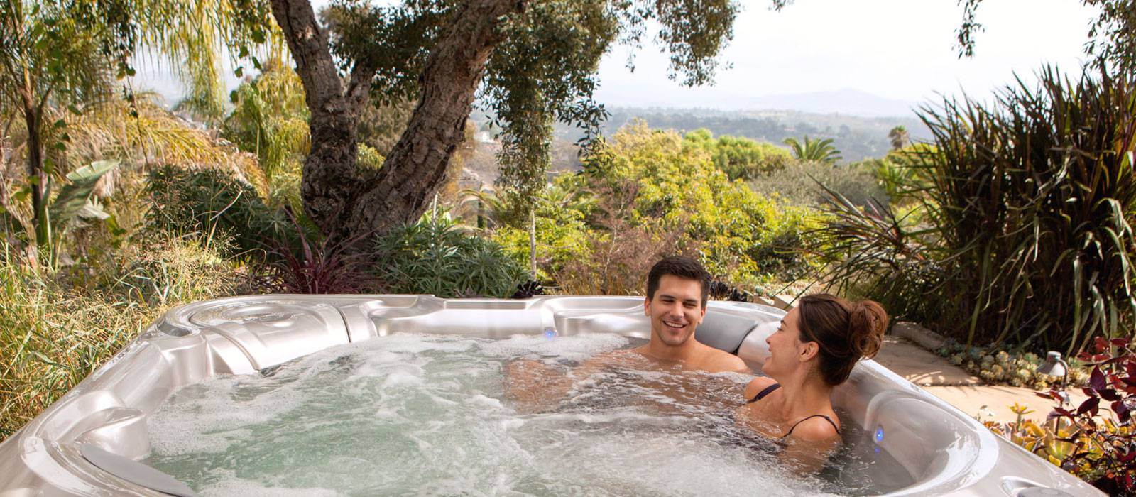 The Bolt 4 person hot tub features tension-relieving Combination and Direct Jets for enhanced hydromassage. With 16 points of multi-color LED lighting, this spa adds ambience to relaxation.